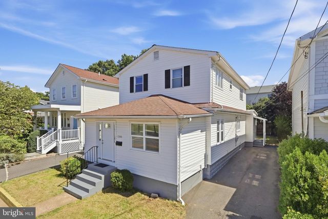 1205 QUINCY ST, Arlington, VA 22201