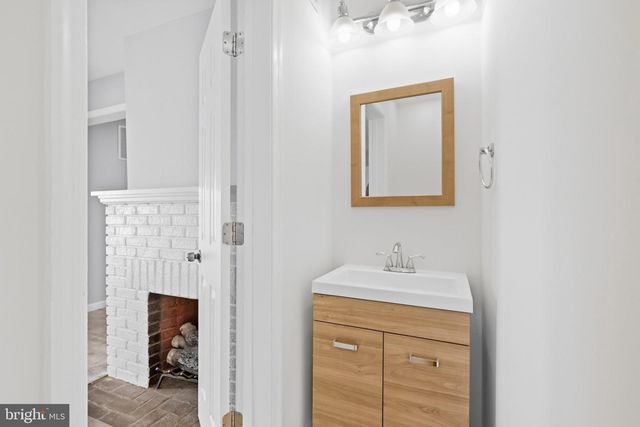 1205 QUINCY ST, Arlington, VA 22201