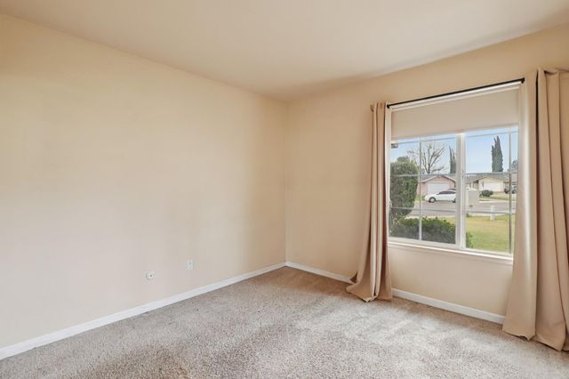 5 Seco Ct, Sacramento, CA 95823