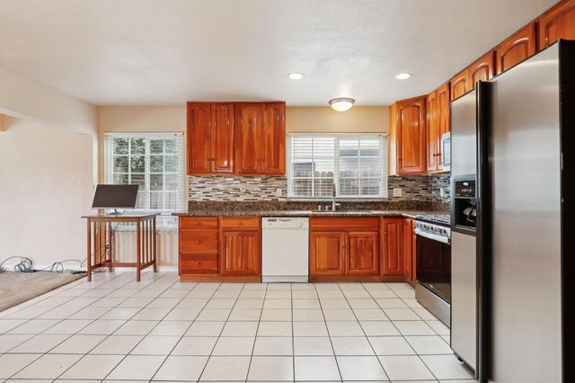 5 Seco Ct, Sacramento, CA 95823