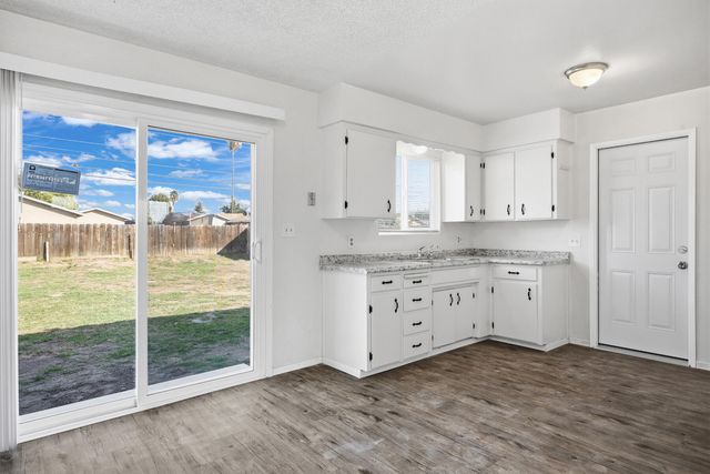 1316 S Spruce Street, Tulare, CA 93274