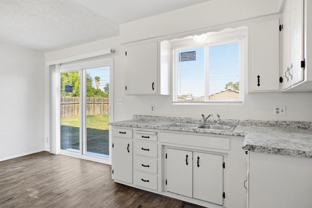 1316 S Spruce Street, Tulare, CA 93274