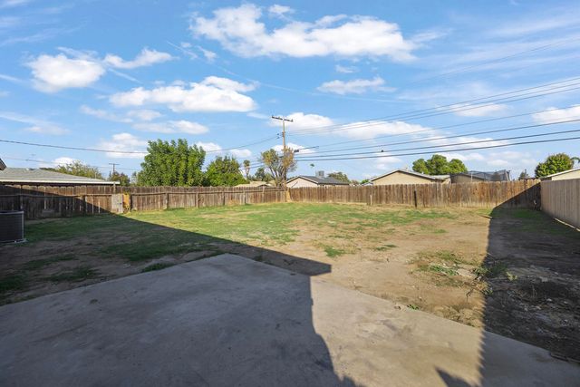 1316 S Spruce Street, Tulare, CA 93274