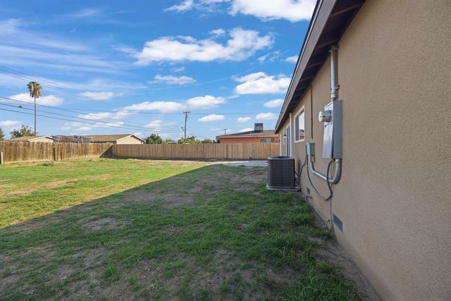 1316 S Spruce Street, Tulare, CA 93274