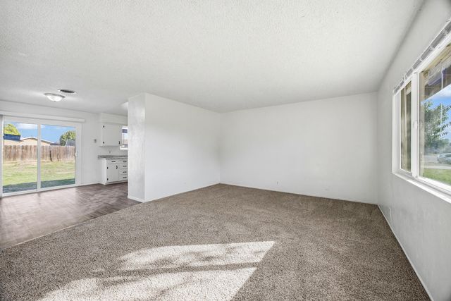 1316 S Spruce Street, Tulare, CA 93274