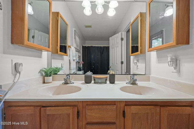 120 Winthrope Way, Jacksonville, NC 28546