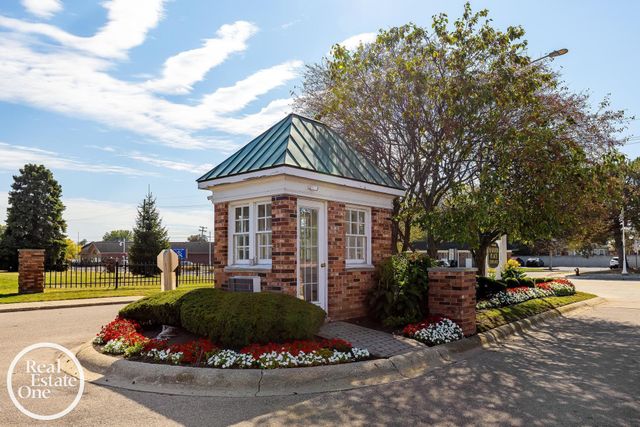 443 Riviera Drive, St Clair Shores, MI 48080