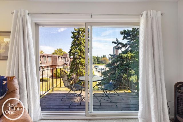 443 Riviera Drive, St Clair Shores, MI 48080