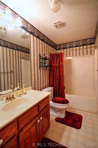 6786 Red Oak, Kingston, OK 73439