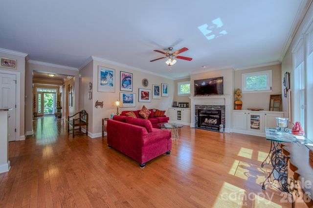 7 Magic Sam Court, Biltmore Lake, NC 28715