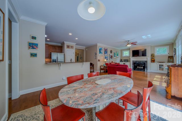 7 Magic Sam Court, Biltmore Lake, NC 28715