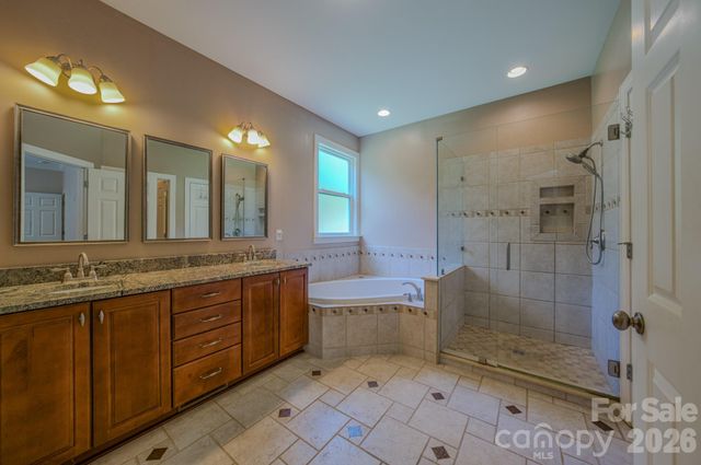 7 Magic Sam Court, Biltmore Lake, NC 28715