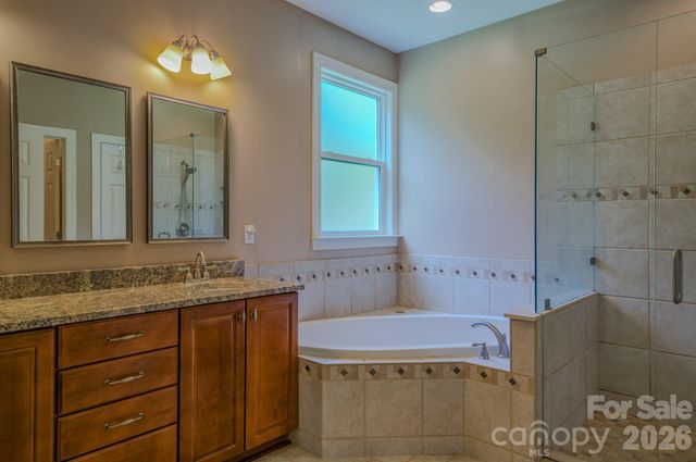 7 Magic Sam Court, Biltmore Lake, NC 28715