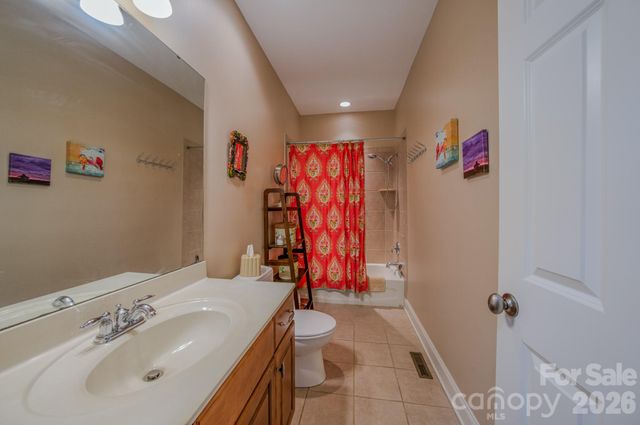 7 Magic Sam Court, Biltmore Lake, NC 28715