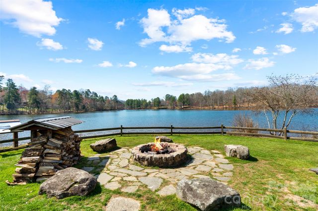 7 Magic Sam Court, Biltmore Lake, NC 28715