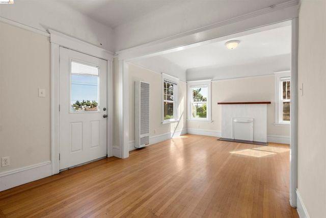 4277 Howe St, Oakland, CA 94611
