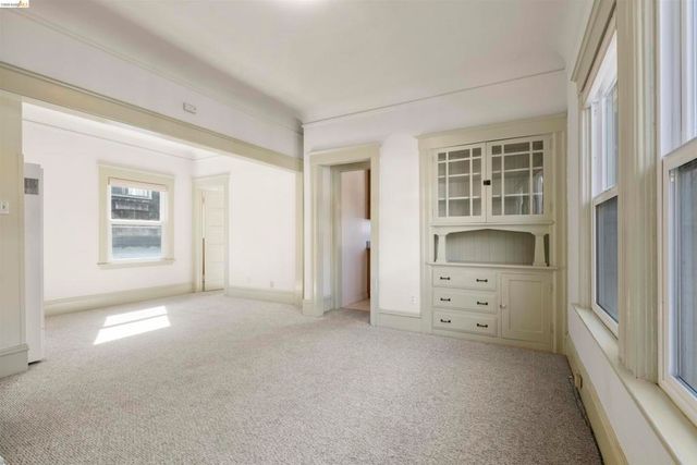 4277 Howe St, Oakland, CA 94611