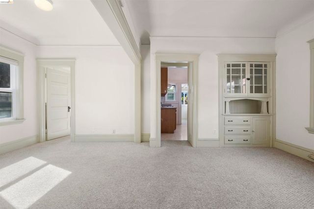4277 Howe St, Oakland, CA 94611