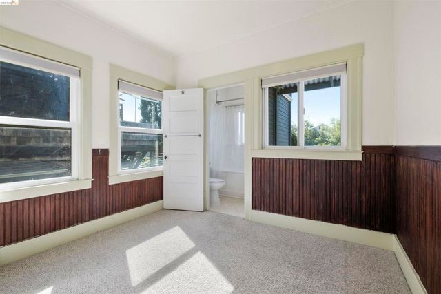 4277 Howe St, Oakland, CA 94611