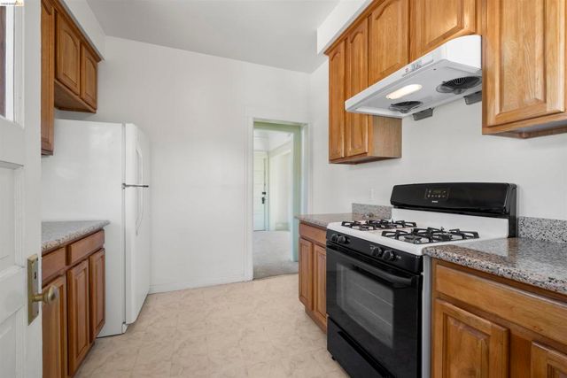 4277 Howe St, Oakland, CA 94611