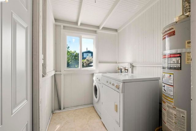 4277 Howe St, Oakland, CA 94611