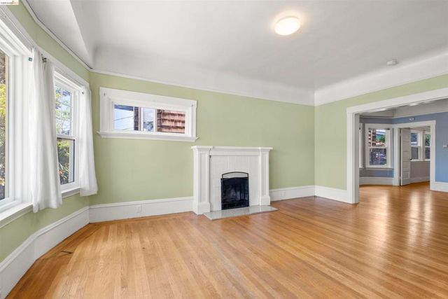 4277 Howe St, Oakland, CA 94611