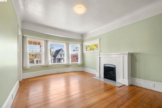 4277 Howe St, Oakland, CA 94611