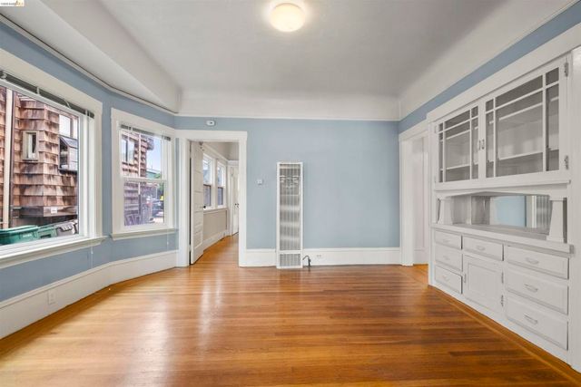4277 Howe St, Oakland, CA 94611