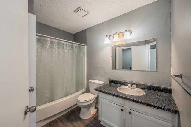 2215 Aspen Drive, Dallas, TX 75227