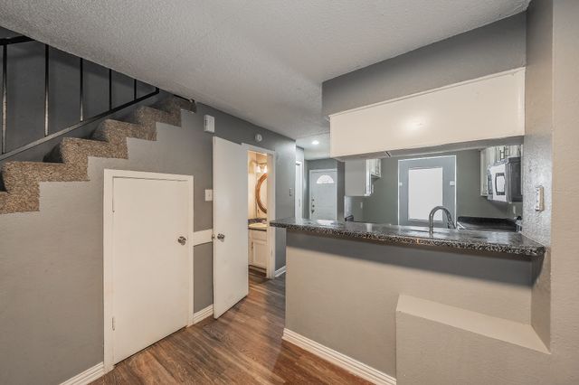 2215 Aspen Drive, Dallas, TX 75227