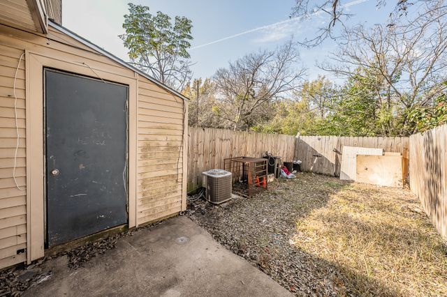2215 Aspen Drive, Dallas, TX 75227