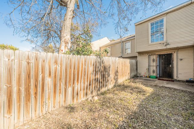 2215 Aspen Drive, Dallas, TX 75227