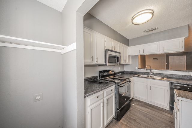 2215 Aspen Drive, Dallas, TX 75227