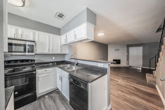 2215 Aspen Drive, Dallas, TX 75227