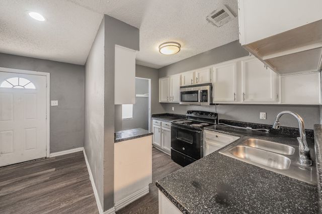 2215 Aspen Drive, Dallas, TX 75227