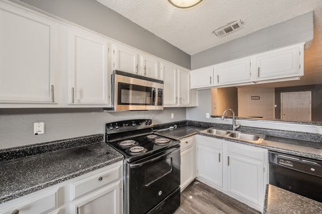 2215 Aspen Drive, Dallas, TX 75227