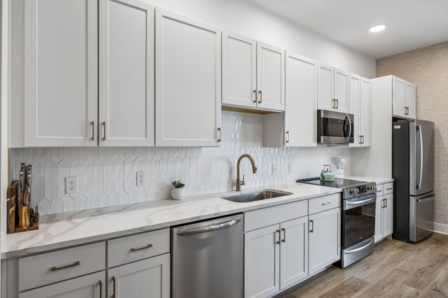 815 Main St Apt 202, Nashville, TN 37206