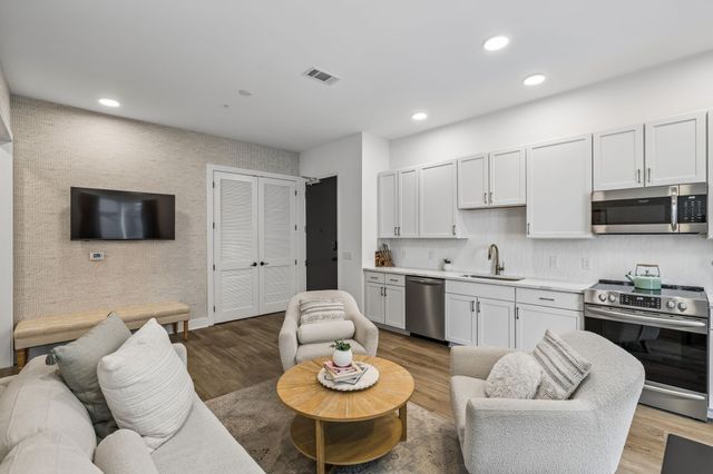 815 Main St Apt 202, Nashville, TN 37206