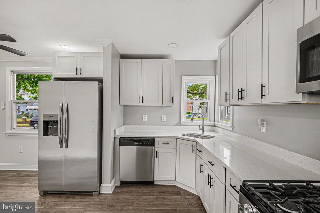 Image 10 of property listing at 3413 LOGANVIEW DR, Baltimore, MD 21222