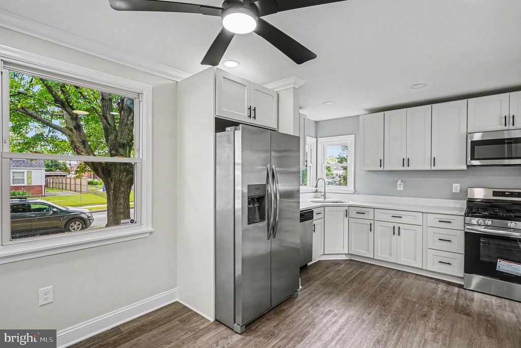 Image 11 of property listing at 3413 LOGANVIEW DR, Baltimore, MD 21222