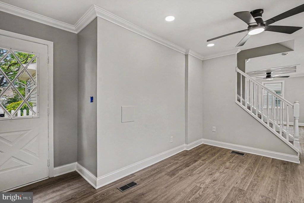 Image 14 of property listing at 3413 LOGANVIEW DR, Baltimore, MD 21222