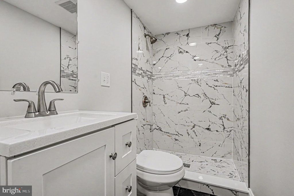 Image 25 of property listing at 3413 LOGANVIEW DR, Baltimore, MD 21222