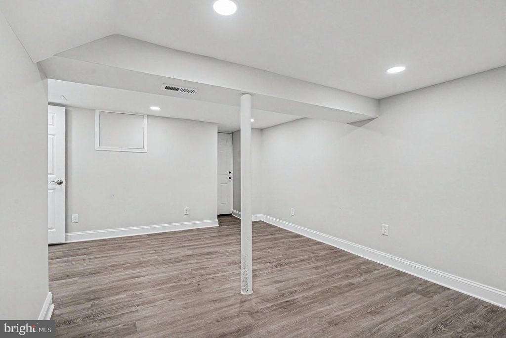 Image 27 of property listing at 3413 LOGANVIEW DR, Baltimore, MD 21222
