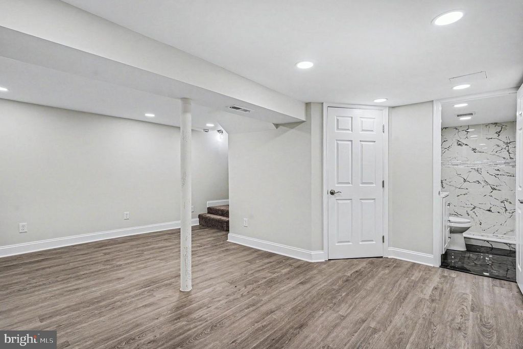 Image 28 of property listing at 3413 LOGANVIEW DR, Baltimore, MD 21222