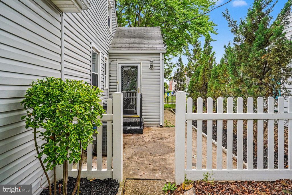 Image 30 of property listing at 3413 LOGANVIEW DR, Baltimore, MD 21222