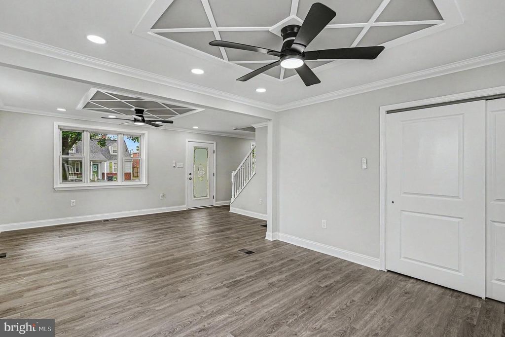 Image 5 of property listing at 3413 LOGANVIEW DR, Baltimore, MD 21222