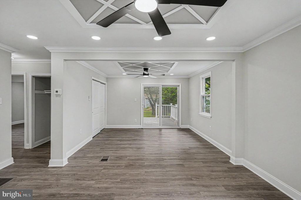 Image 6 of property listing at 3413 LOGANVIEW DR, Baltimore, MD 21222