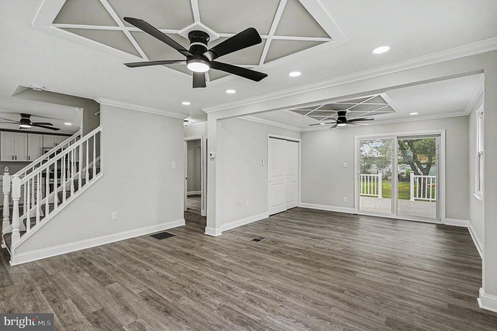 Image 7 of property listing at 3413 LOGANVIEW DR, Baltimore, MD 21222