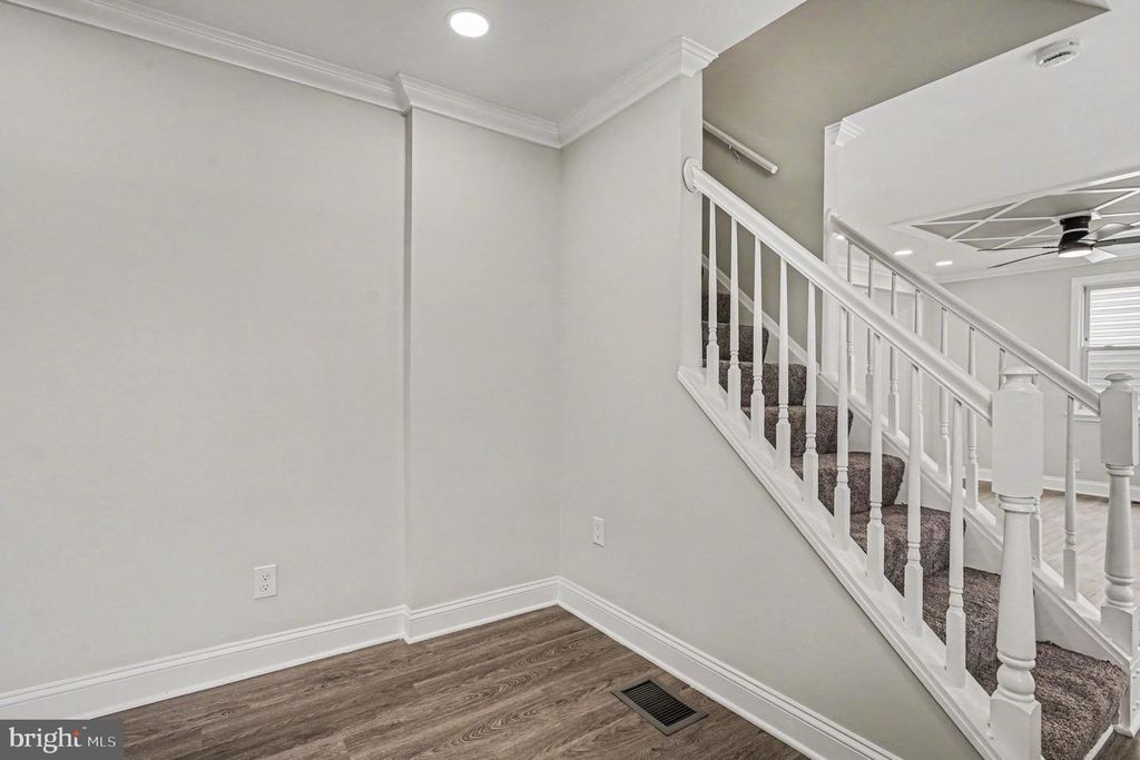 Image 8 of property listing at 3413 LOGANVIEW DR, Baltimore, MD 21222