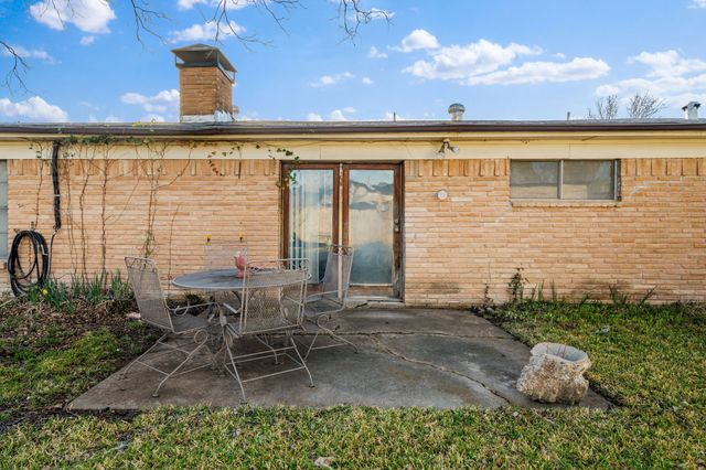 2828 Fairbrook Street, Irving, TX 75062